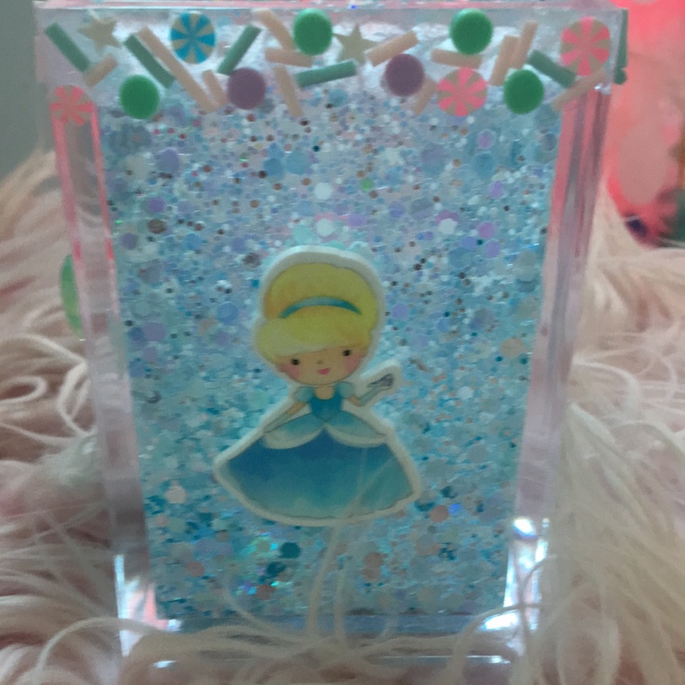 Kawaii makeup brush holder